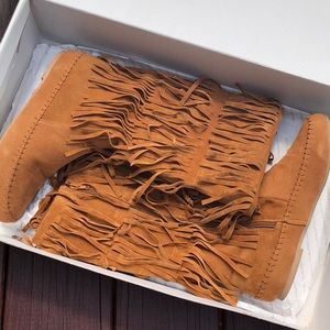 Women’s Minnetonka 3 Layer Fringe Boots